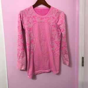 Lululemon run swiftly pink camo top size 8